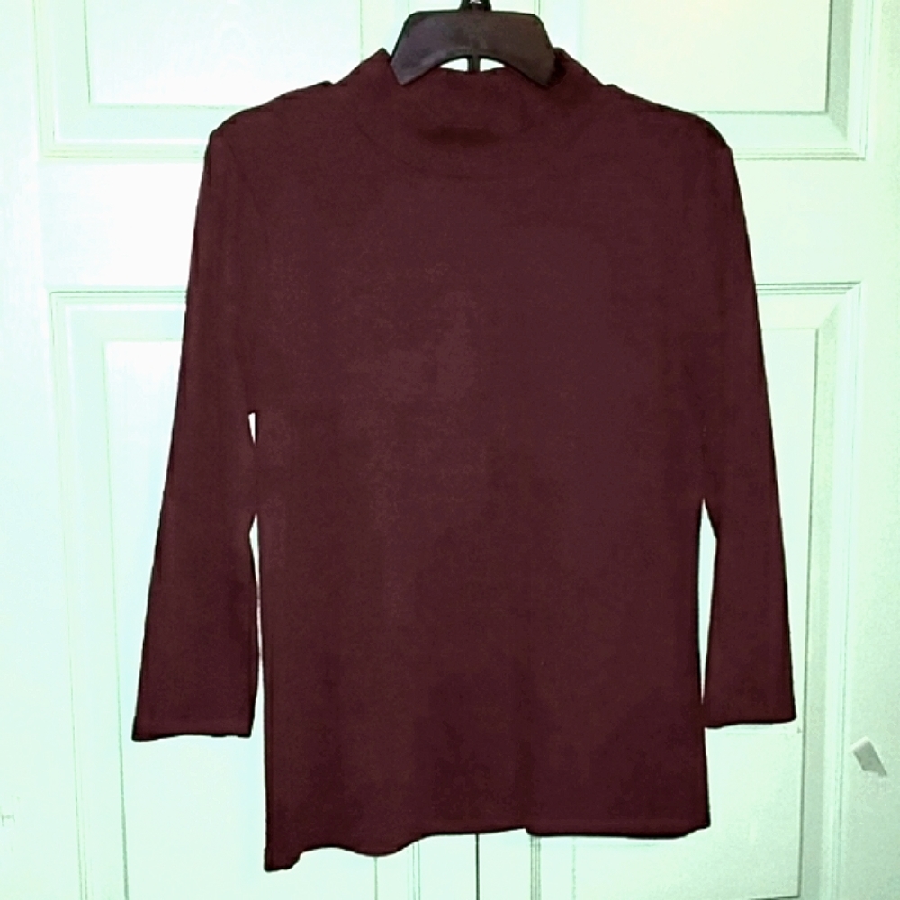 Crop Turtleneck 3/4 sleeves Maroon Color (Size Large)